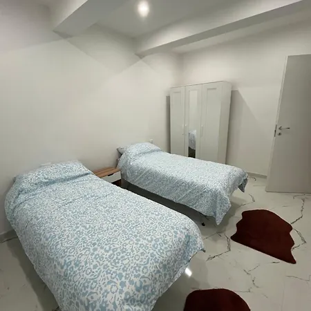 123 Borgo * Livorno